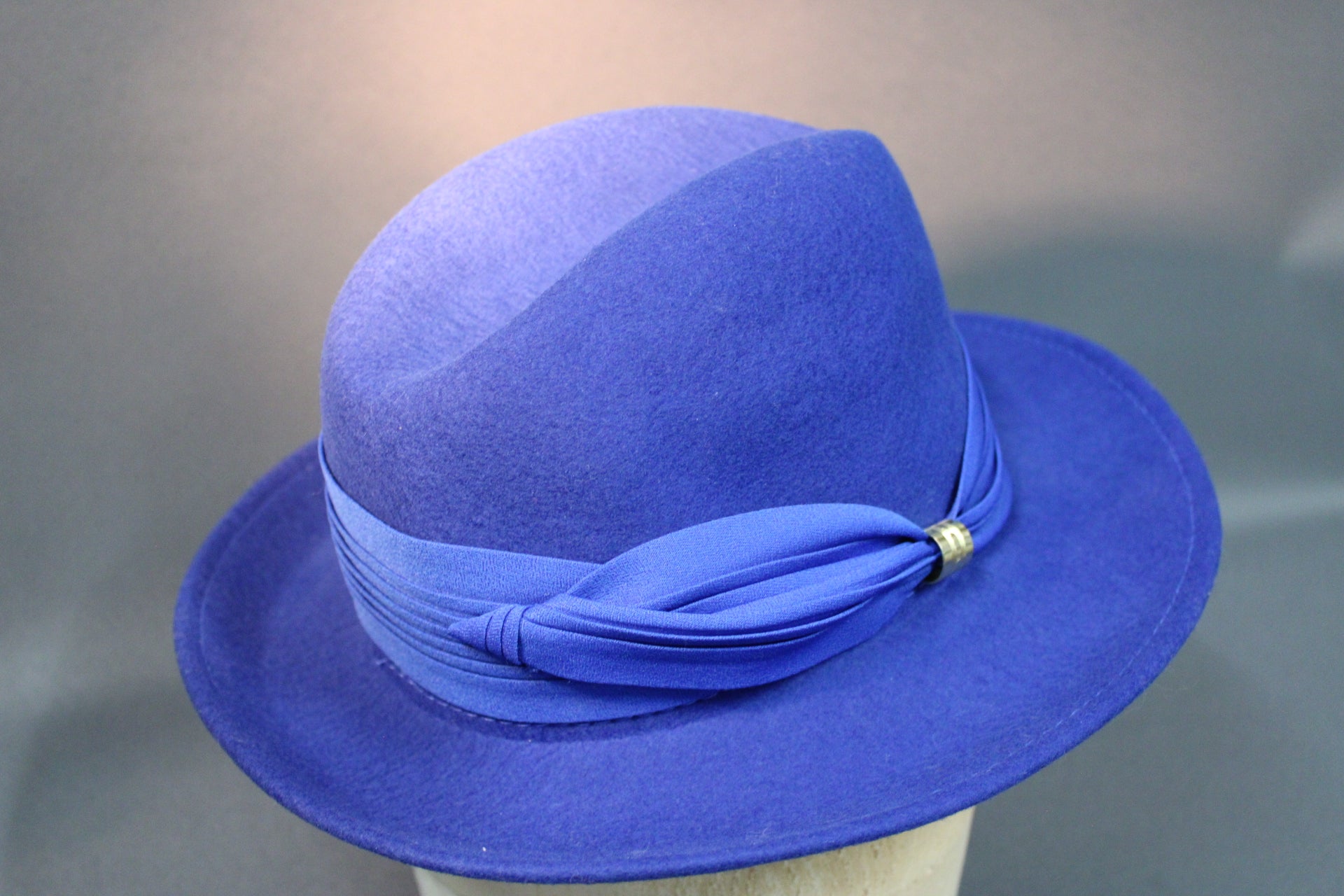 Italialainen sininen lierihattu, 100 % villahuopaa, klassinen muotoilu