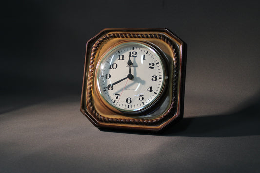 Junghans seinäkello – keraaminen, paristokäyttöinen quartz