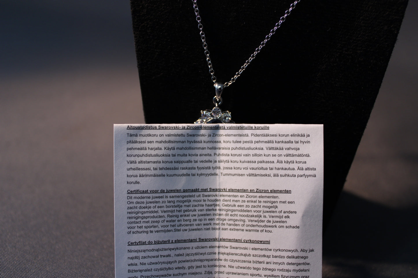 Kaulakoru ja aitoustodistus Swarovski & Zircon