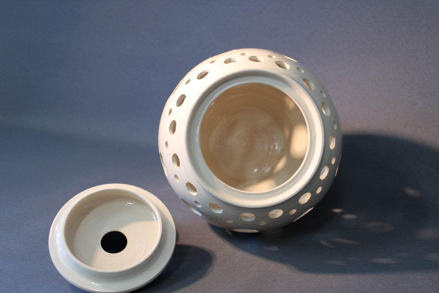 Rei’itetty keraaminen lyhty, käsintehty Suomessa