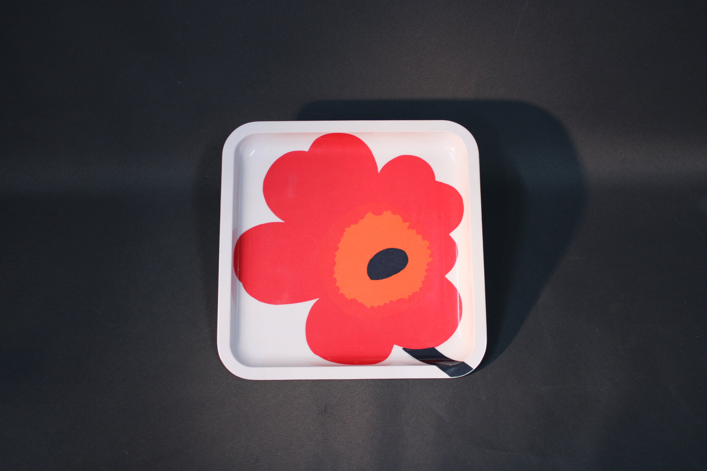 Marimekko punainen Unikko -melamiininen tarjoilulautanen