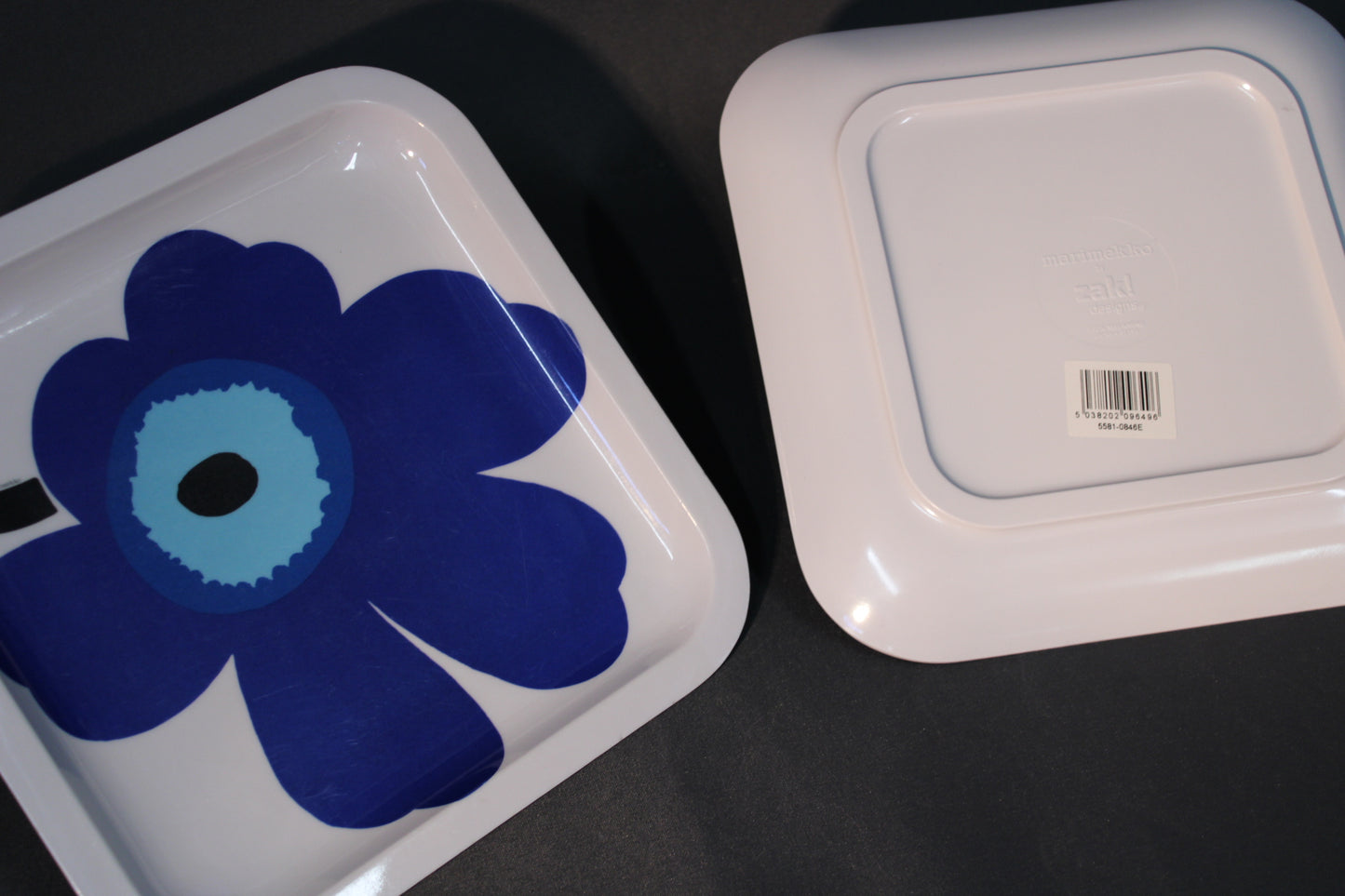 Marimekko Unikko melamiini tarjoilulautanen edestä ja takaa