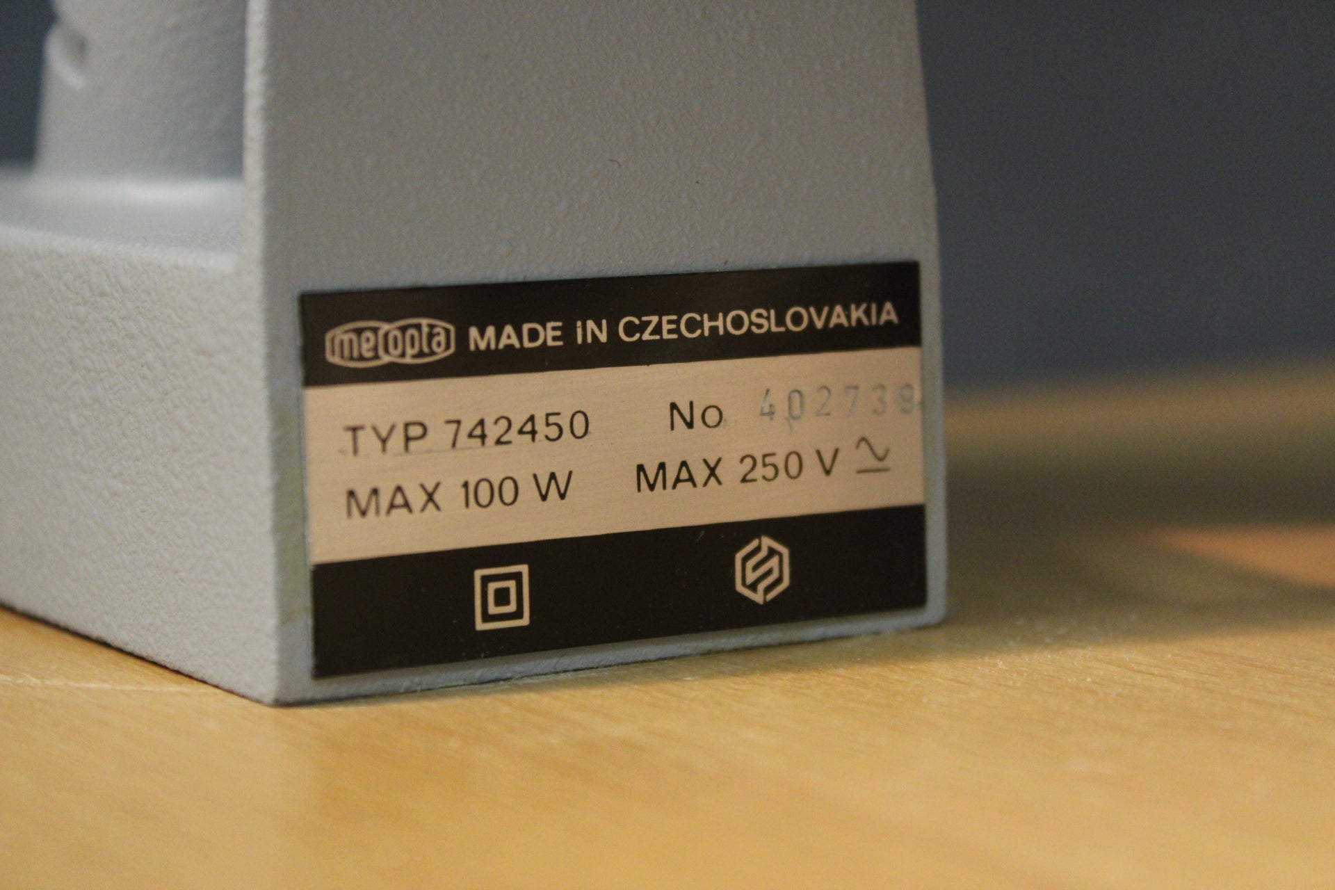 Meopta Axomat 3 tyyppikilpi, Made in Czechoslovakia