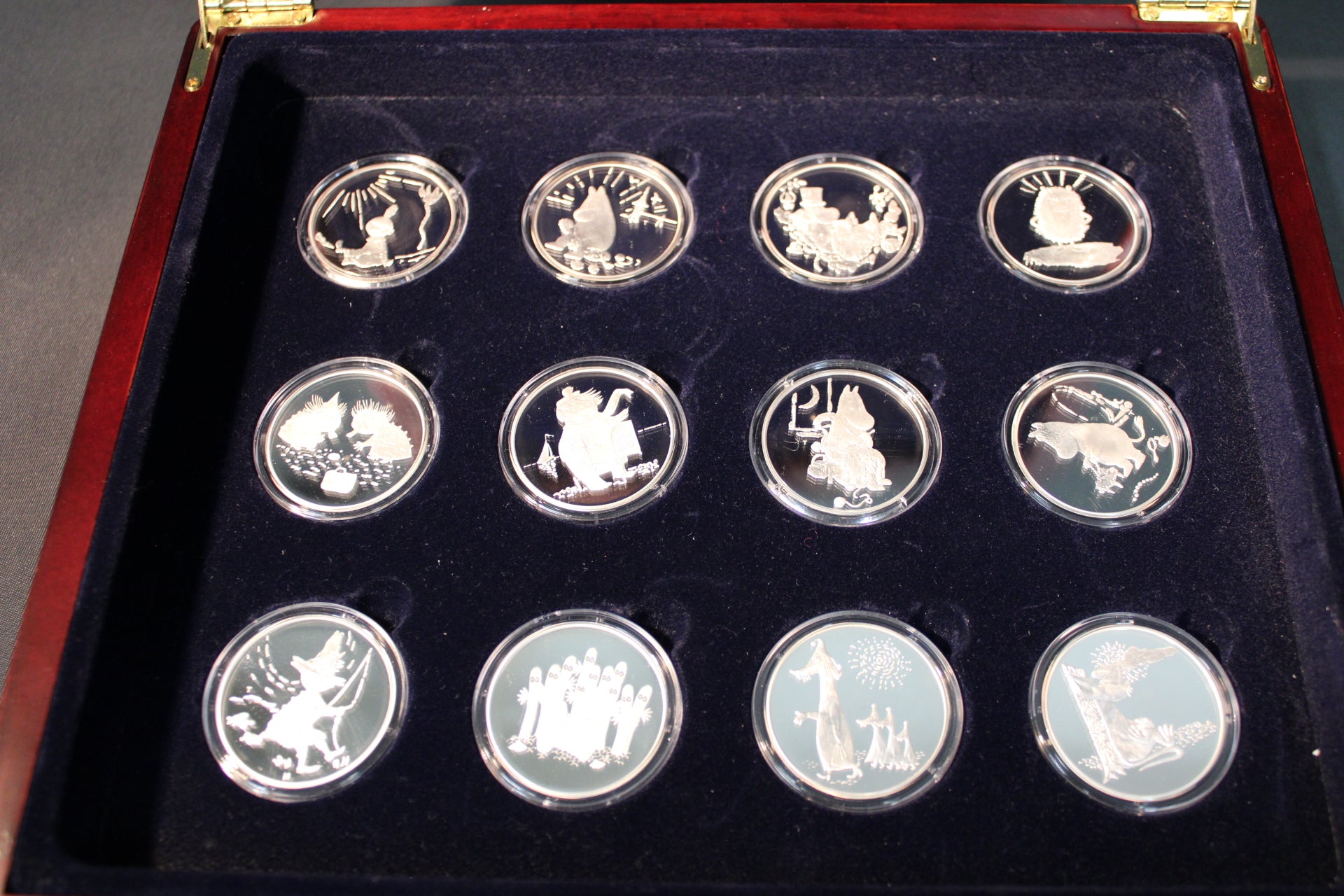 Muumi-aiheiset hopeamitalit proof-laadulla, 2005