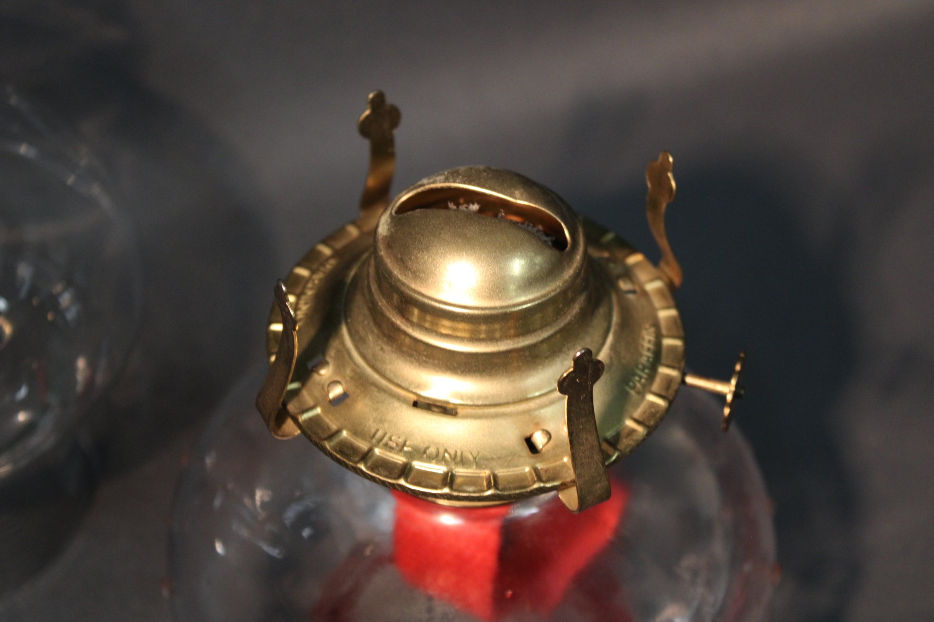 Öljylampun polttimen yläosa ja säätömekanismi, vintage