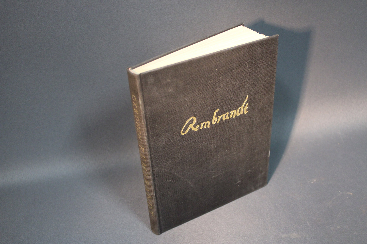 Onni Okkosen kirjoittama Rembrandt – elämäkertaa ja taidetta, musta kangaskansi