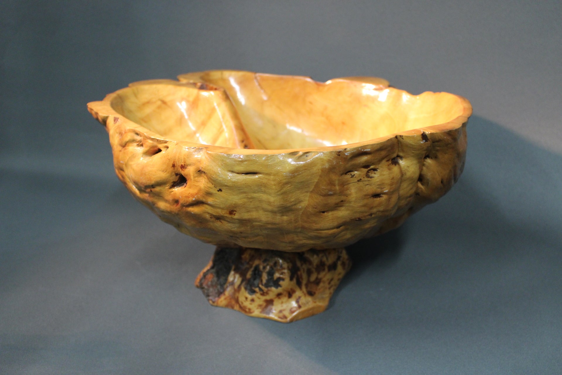 Pahkakulho sivulta – puun syyt ja orgaaninen muoto