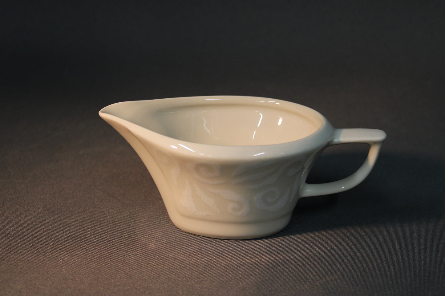 Pentik Vanilja kermakko sivusta kuvattuna, vaalea keramiikka