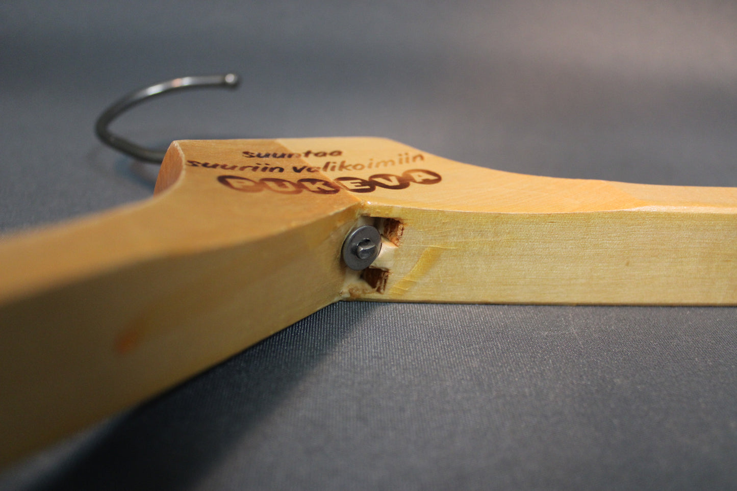 Puinen Pukeva-henkari, yksityiskohta ja rakenne