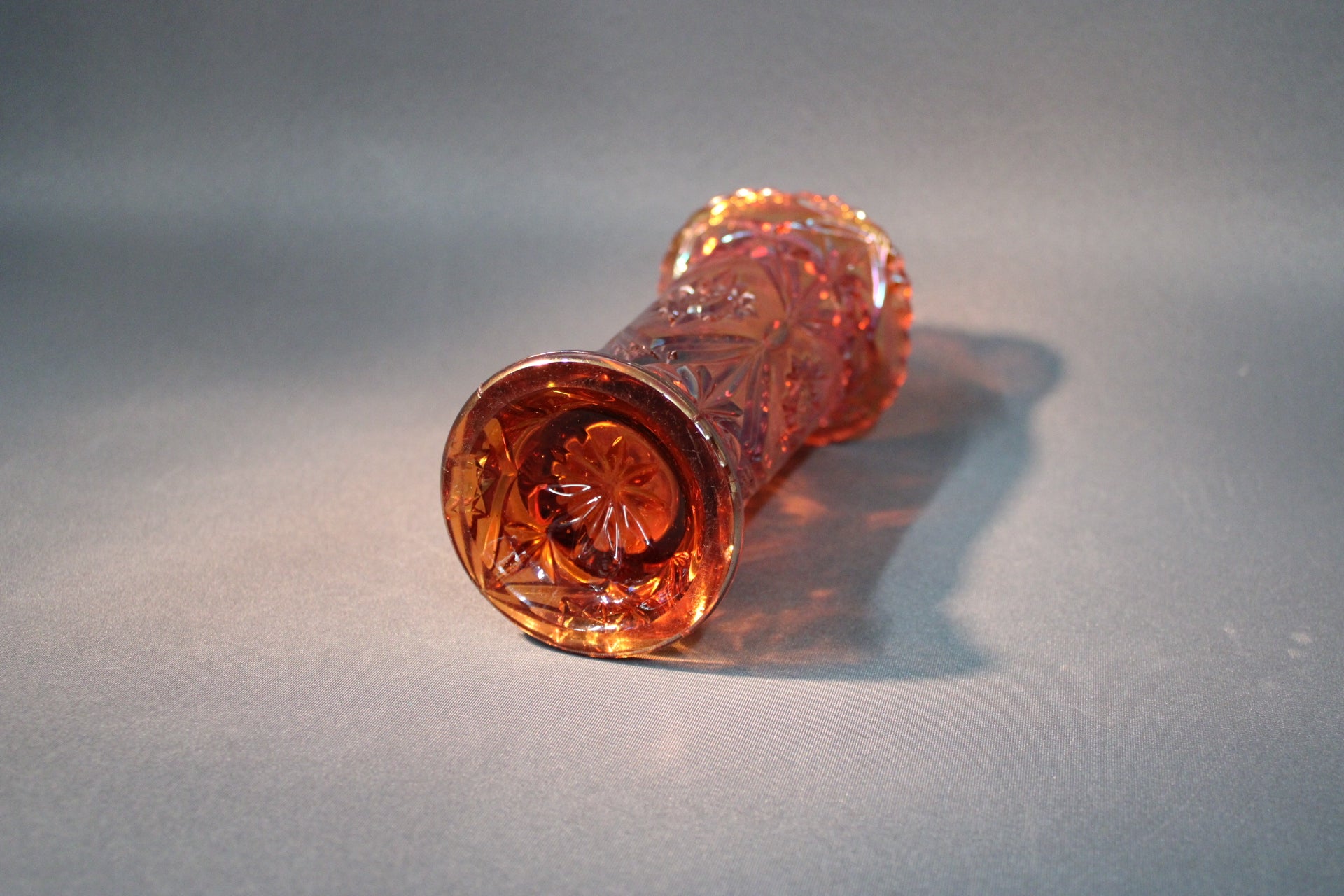 Lysterilasi maljakko Riihimäen lasilta, pohja ja kuvioitu lasipinta.