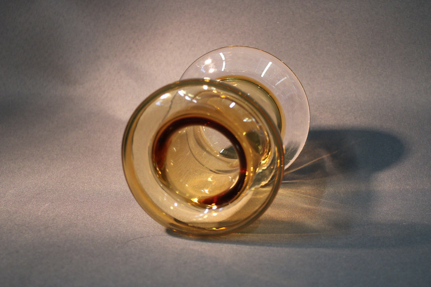 Amber Rulla-maljakko kyljellään, Riihimäen lasi.