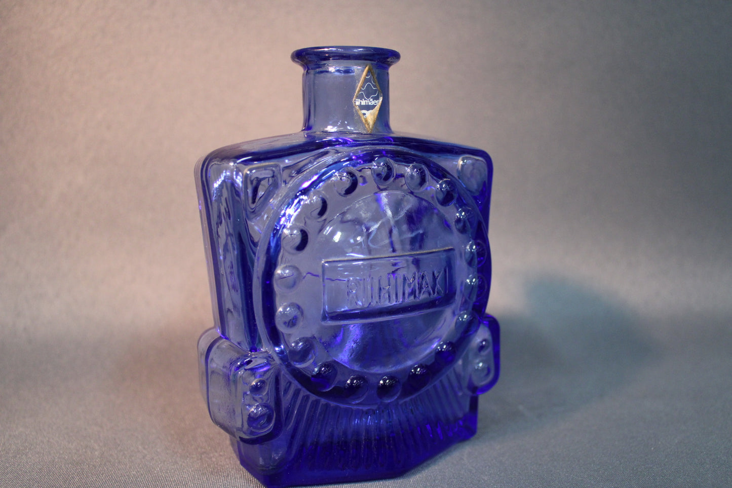 Riihimäen Lasi veturipullo sininen, Erkki Tapio Siiroinen, etukuva