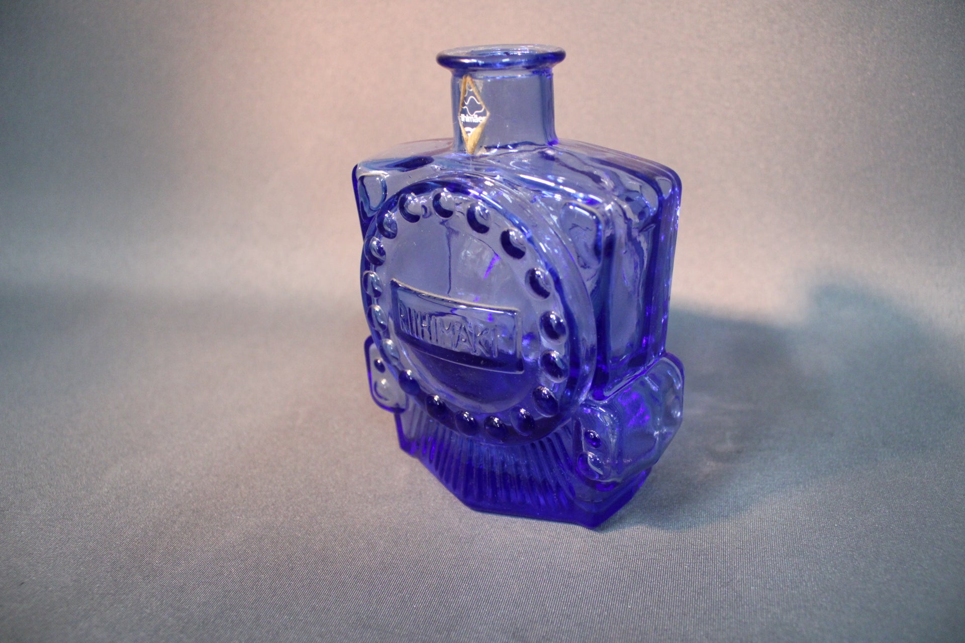 Veturipullo Riihimäen Lasi, sivuprofiili, suomalainen design