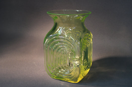 Riihimäen lasi Amuletti maljakko, keltainen lasi, Tamara Aladin