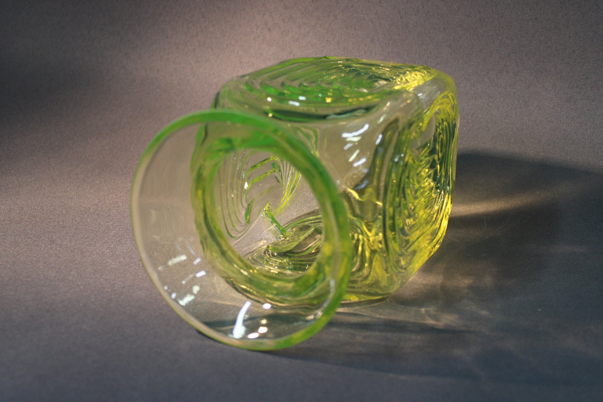 Riihimäen lasi Amuletti, maljakon yksityiskohta