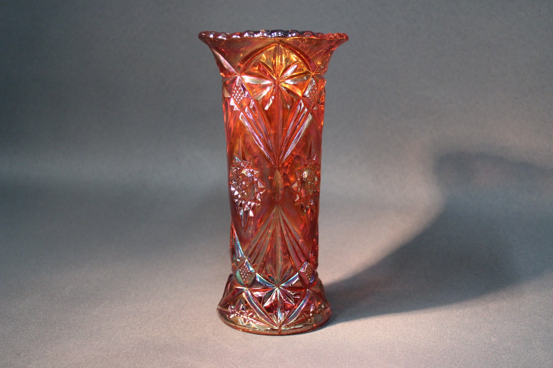 Riihimäen lasi lysterilasi maljakko, oranssi irisoitu pinta, vintage koristekuviointi.