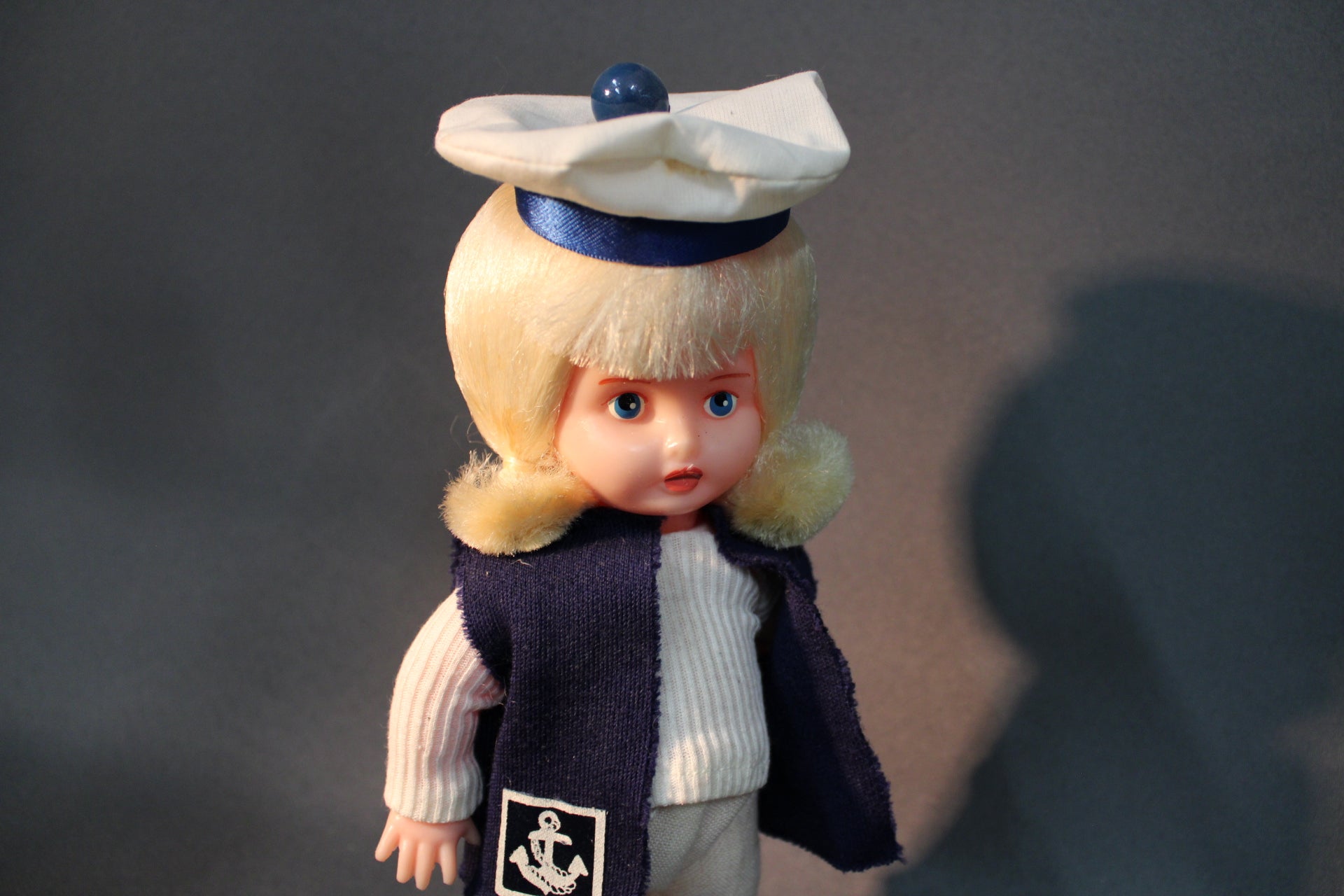 Salvo koristenuken kasvot ja merimieslakki, 1980-luku