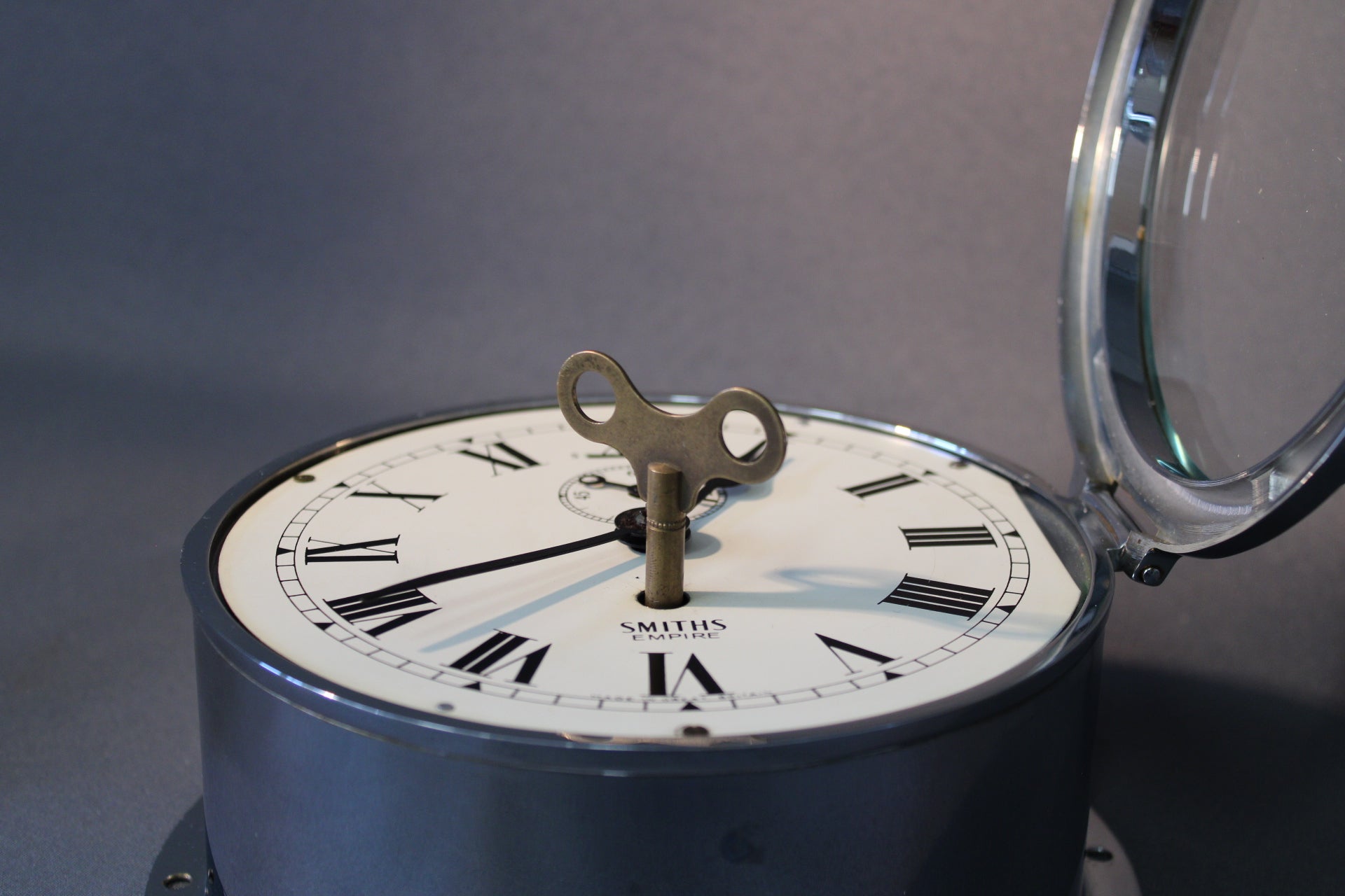Smiths Empire laivan kello vetoavaimella