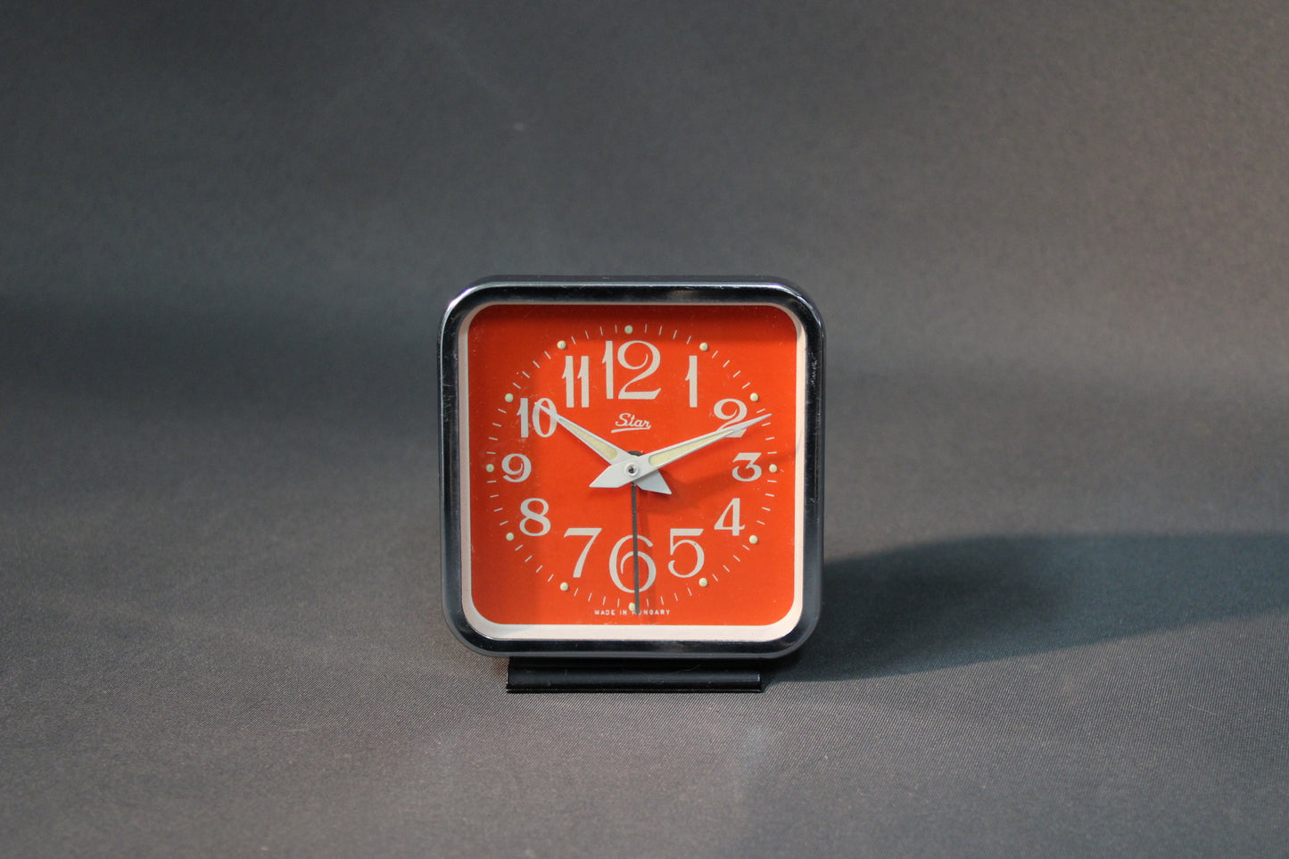 Star mekaaninen herätyskello, oranssi kellotaulu ja kromattu runko