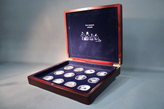 Tove Jansson Muumit 12-osainen hopeamitalikokoelma alkuperäisessä rasiassa