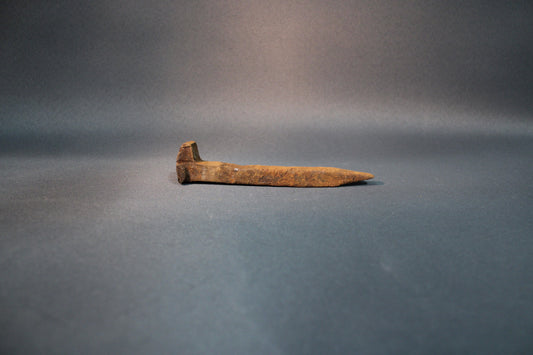 Vanha ratanaula rautaa, patinoitunut pinta, teollinen vintage-esine