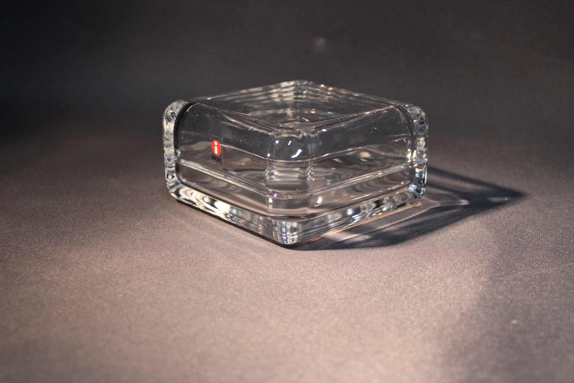 Iittala Vitriini lasirasia kulmasta