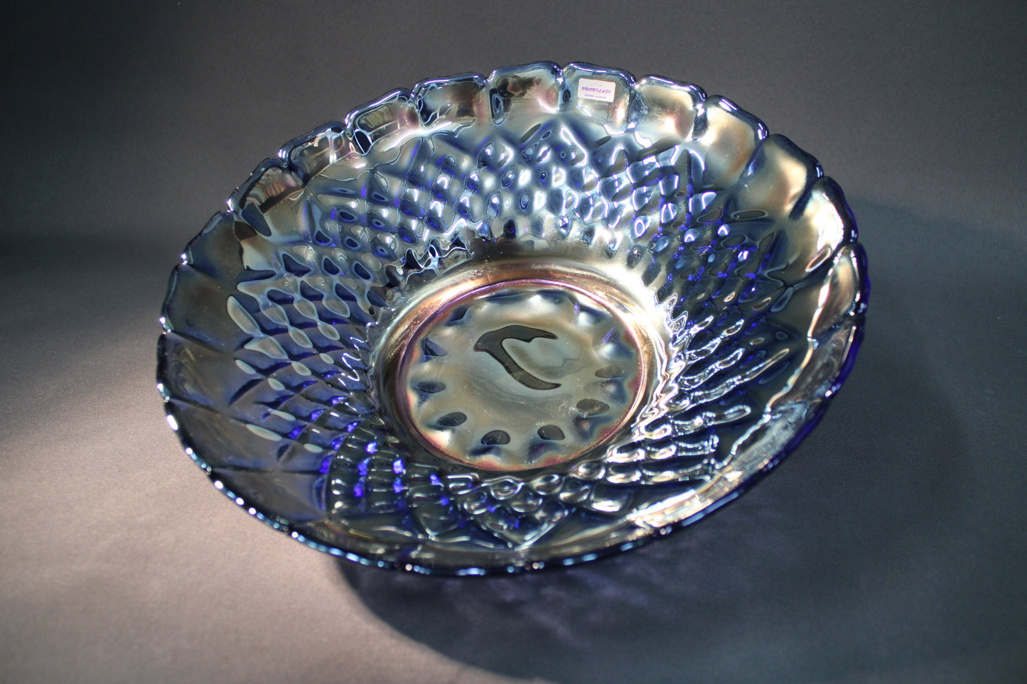 Vuorilasi lysterilasikulho sisältä, irisoiva lasipinta