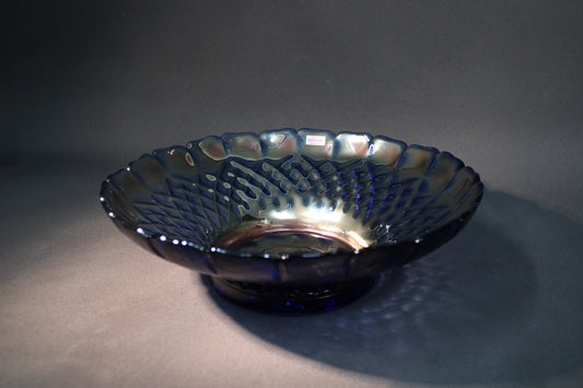 Vuorilasi lysterilasikulho ylhäältä kuvattuna, sinivioletti lasi