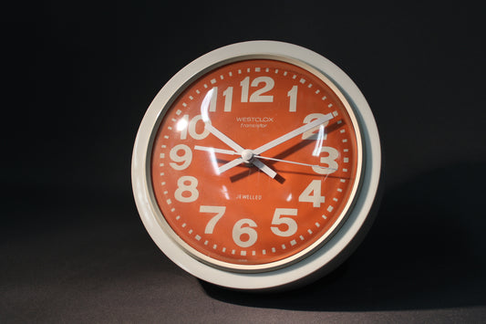 Westclox oranssi vintage-seinäkello, etunäkymä